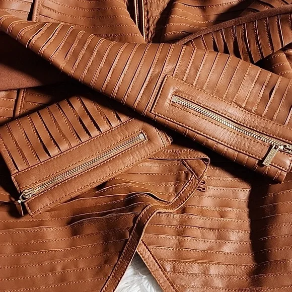 Marciano Los Angeles Asymmetrical jacket with a one-button closure. - Picture 9 of 16